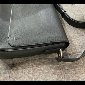 NEW Louis Vuitton Tiaga Leather ROMAN PM Black